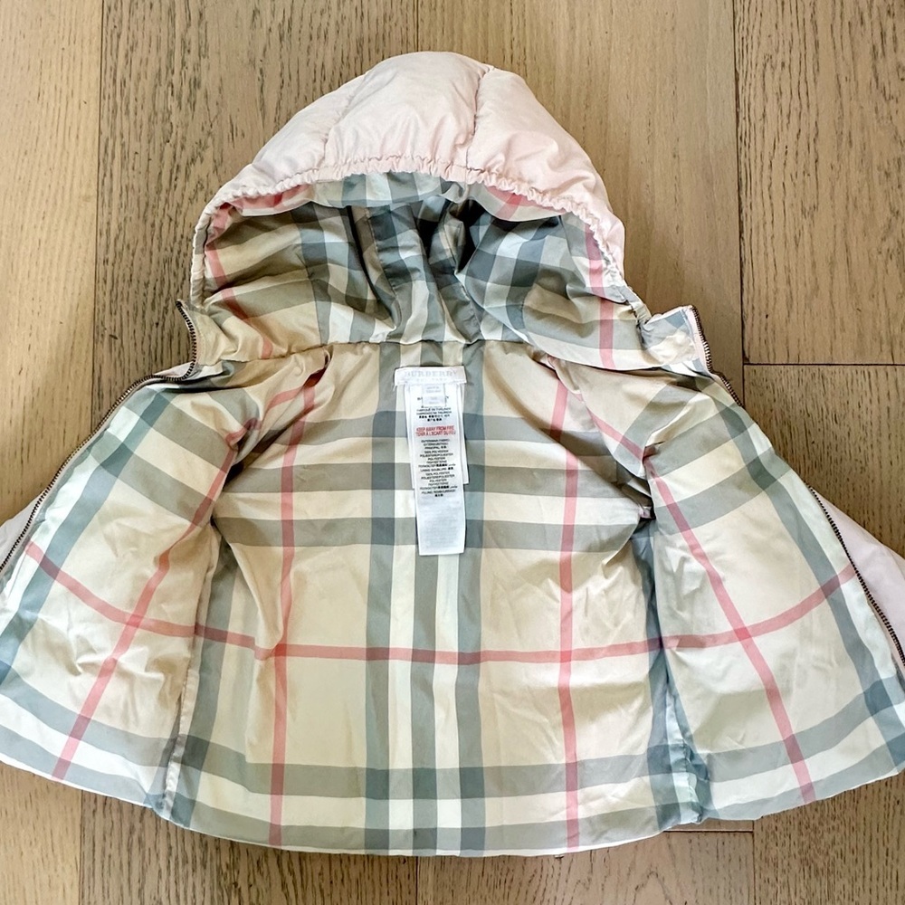 Burberry Light Pink Hooded Puffer Jacket with Check Lining - Picture 2 of 4